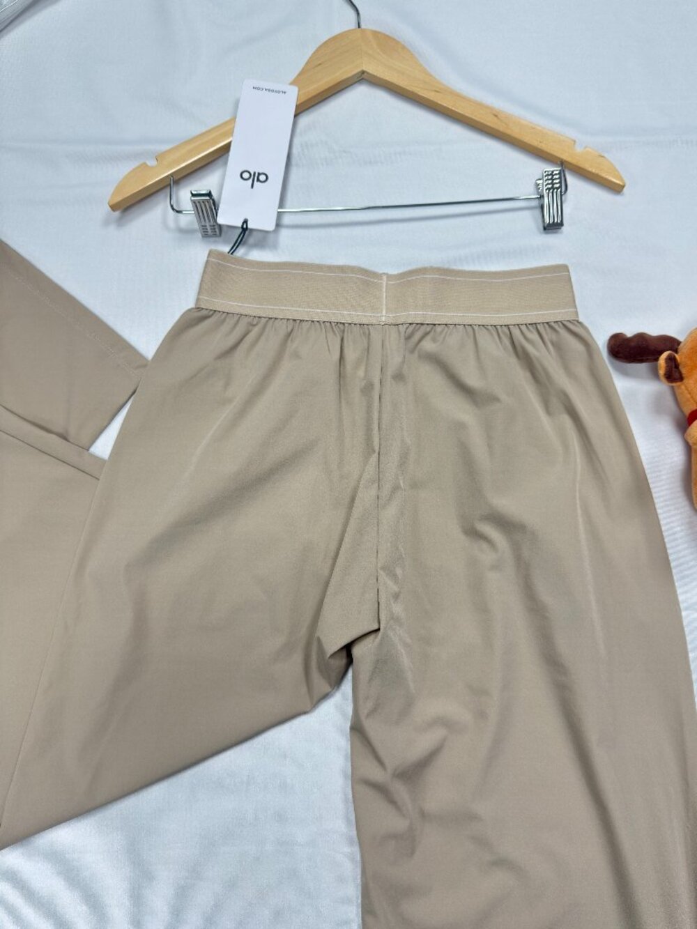 Brand new🎏ALO Yoga Suit Up Trouser Gravel Color(Regular)📔Wide Leg High Rise - Picture 5 of 8